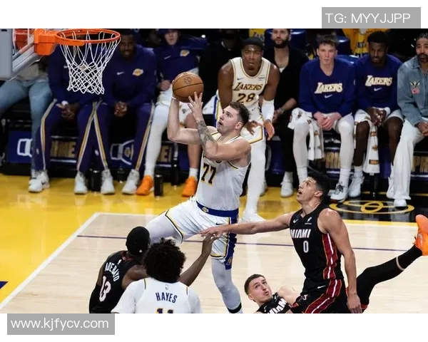 NBA热火与湖人在线直播对决精彩回顾及赛后分析