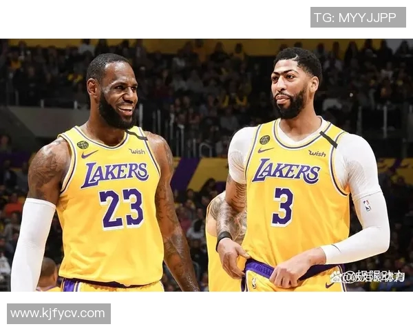 詹姆斯领衔湖人对决精彩赛事回顾与分析