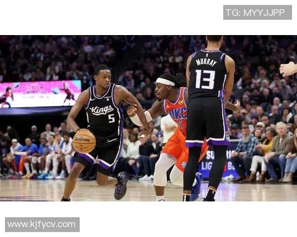 国王队与湖人队的激烈对决腾讯直播全程呈现精彩瞬间